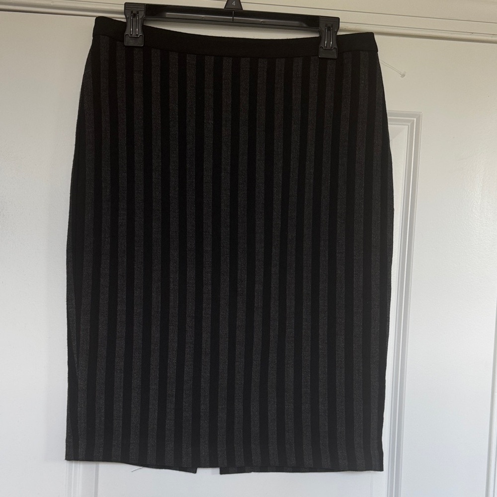 T Tahari Elegant Black Striped Skirt